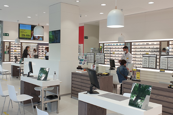 sigue-la-expansion-de-optica-amp-audiologia-universitaria-en-espa