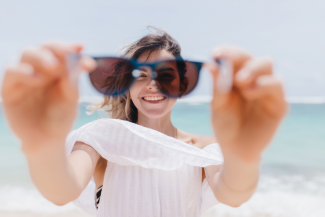 Cinco puntos a tener en cuenta al comprar gafas de sol, Salud, La Revista