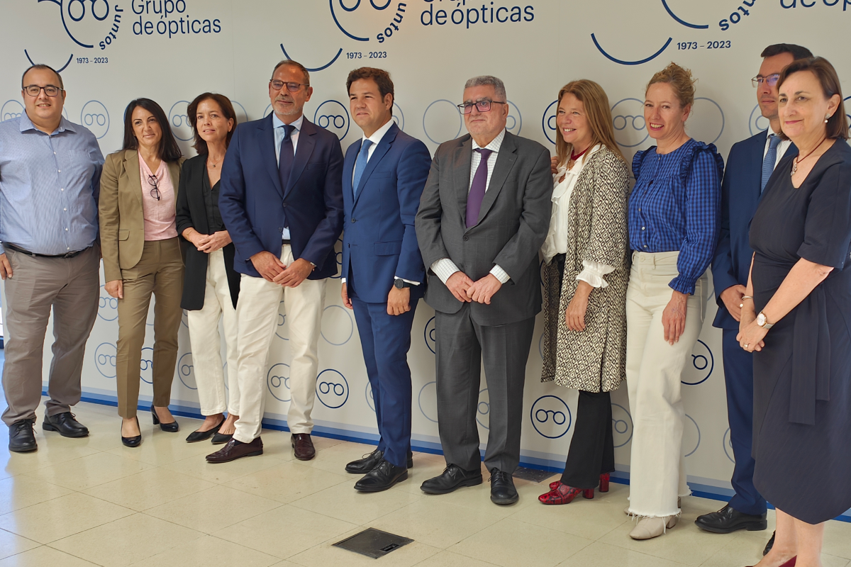 el-alcalde-de-las-rozas-visita-cione-grupo-de-opticas-con-motivo-de-s